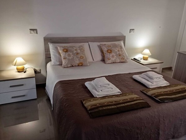 Laptop workspace, free WiFi