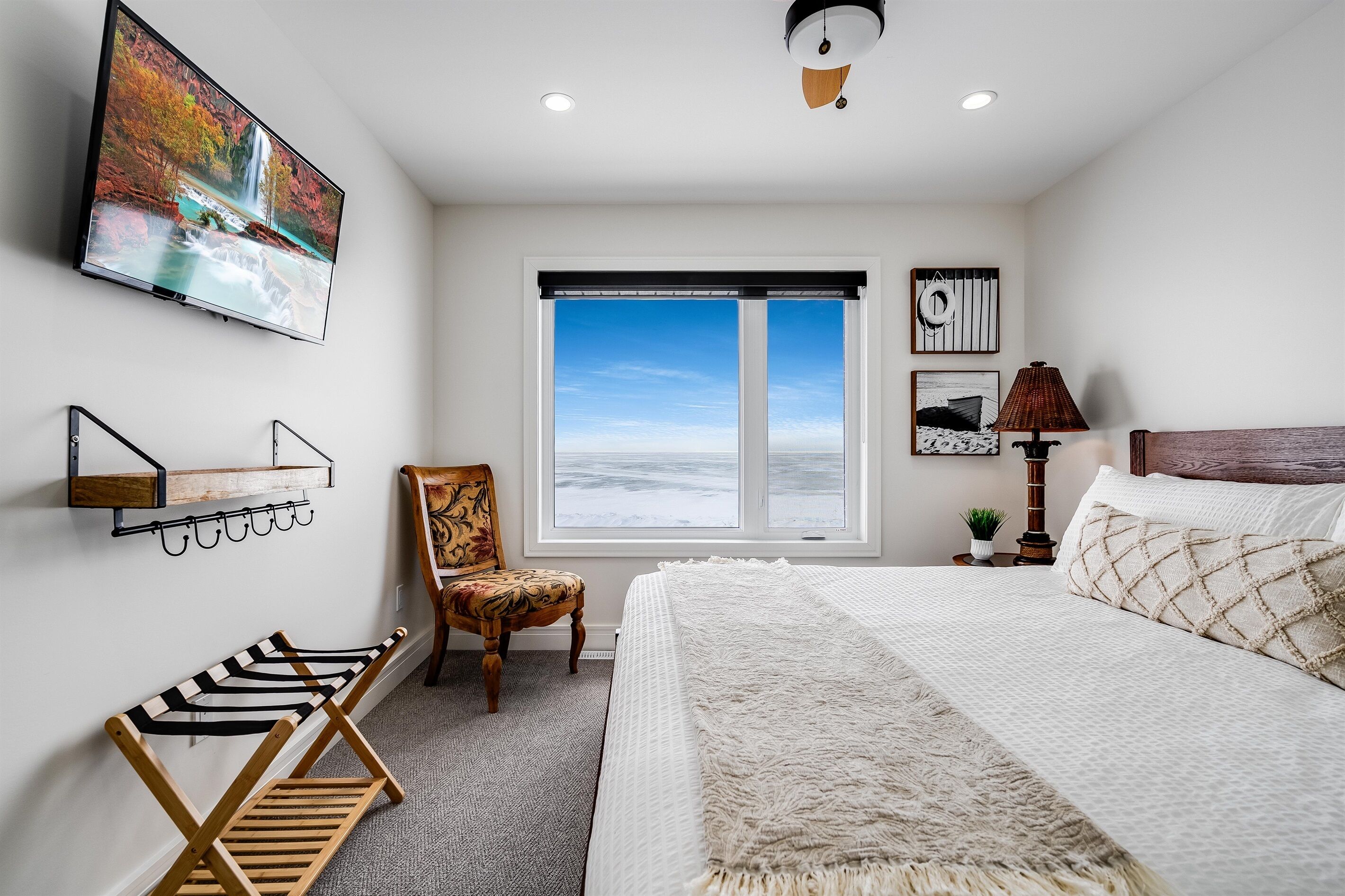 3 bedrooms, desk, iron/ironing board, free WiFi