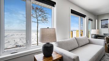 Una Smart TV, una chimenea