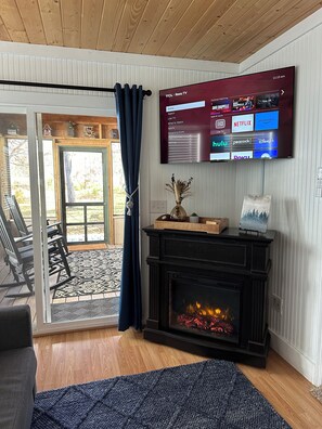Smart TV, fireplace