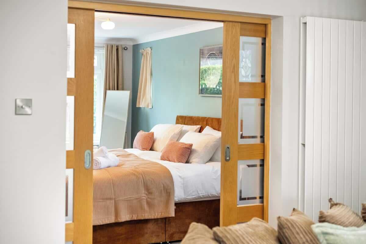 6 bedrooms, iron/ironing board, travel cot, WiFi