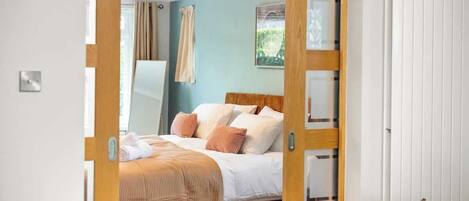 6 bedrooms, iron/ironing board, travel cot, WiFi