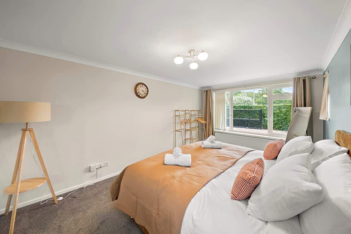 6 dormitoris, planxa i posts de planxar, un bressol de viatge i wifi 