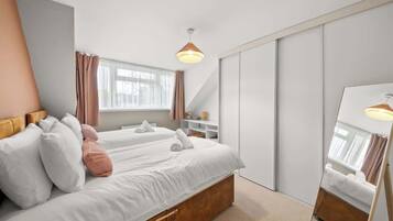 6 bedrooms, iron/ironing board, travel cot, WiFi