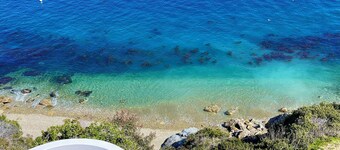 Hamilton Cove Ocean Front Villa 18-65