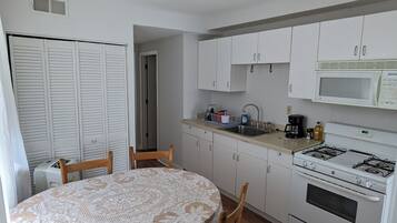 Microondas, horno y parrilla de estufa