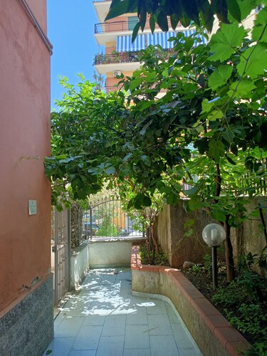 Cozy 2-bedroom corporate apartment in welcoming Cosenza with WiFi