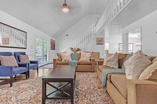 Peaceful & Cozy 5-BR, 3BA Home, Serene Neighborhood near Shelby Farms Park.