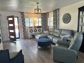 Smart-TV, Kamin, Bücher