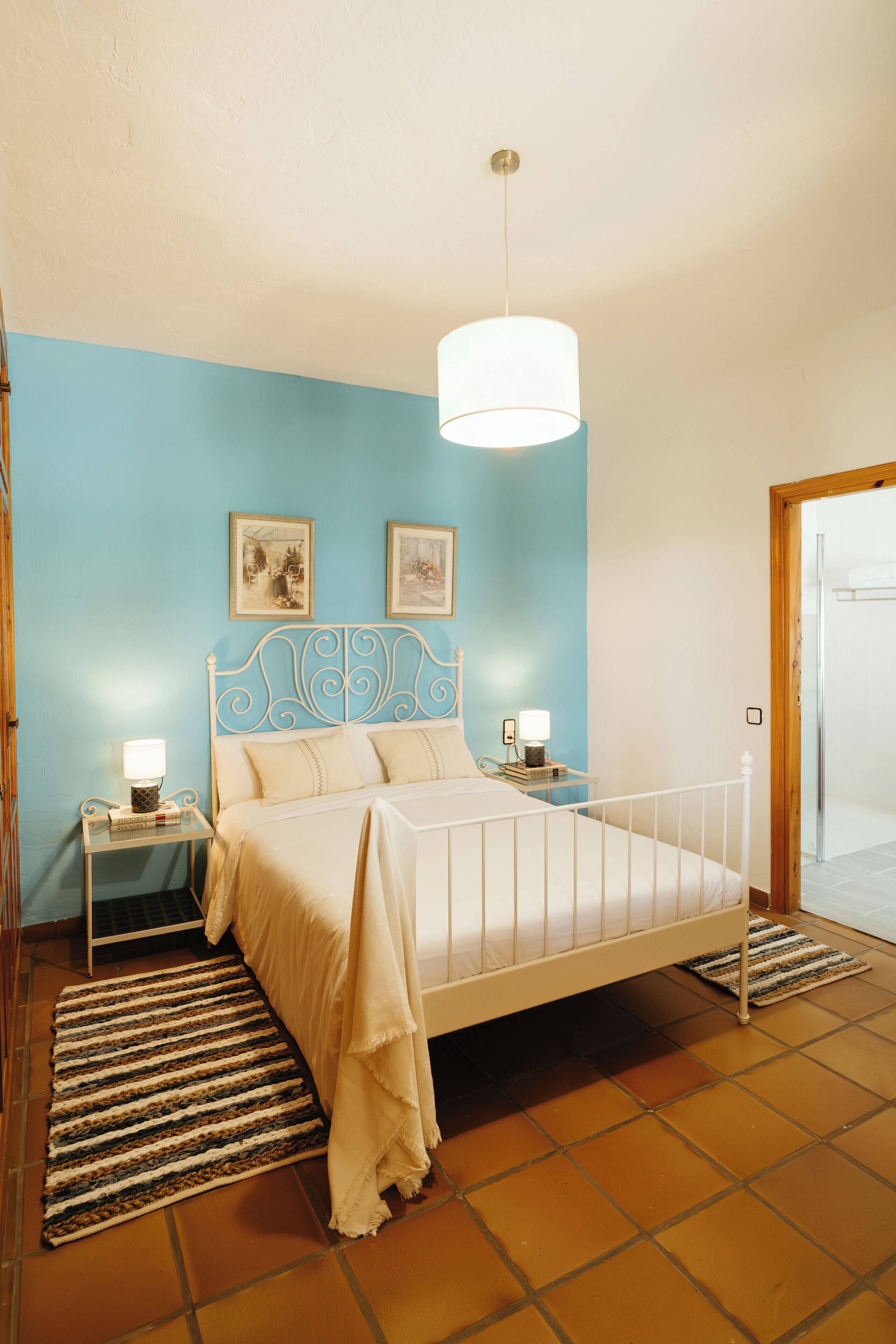 4 chambres, fer et planche à repasser, Wi-Fi, draps fournis