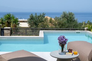 Piscina all'aperto, una piscina riscaldata
