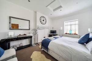 4 Schlafzimmer, Bügeleisen/Bügelbrett, kostenloses WLAN, Bettwäsche