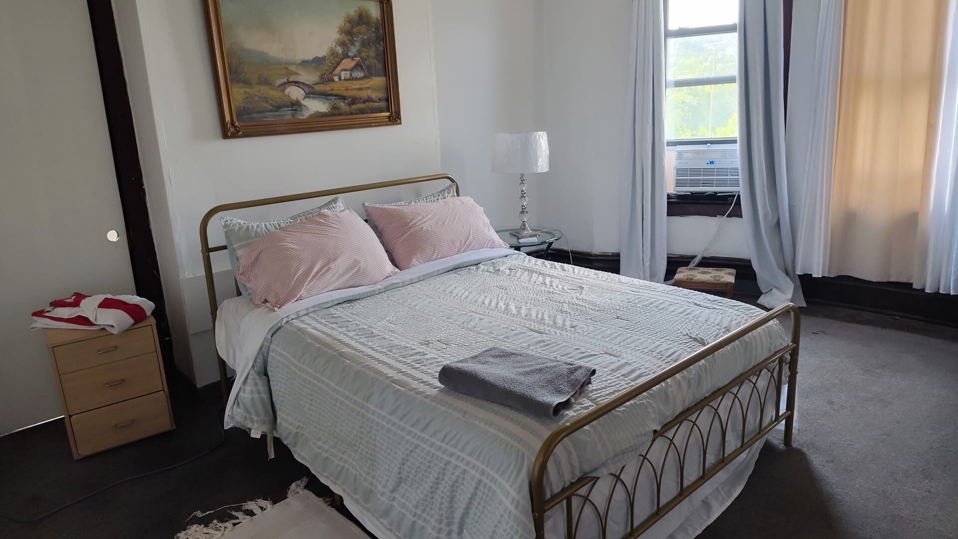 5 makuuhuonetta, työpöytä, silitysrauta/-lauta, Wi-Fi