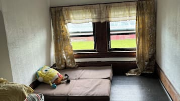 5 bedrooms, desk, iron/ironing board, WiFi