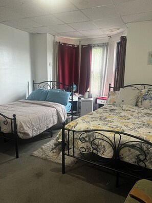 5 bedrooms, desk, iron/ironing board, WiFi