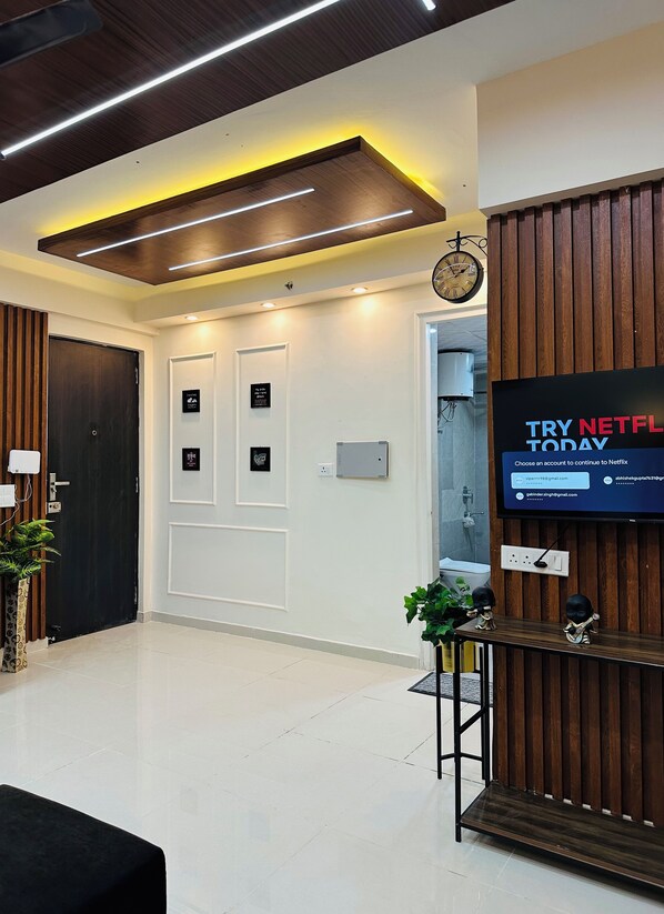 Interior - Cozy luxurious 1bhk apartment in Noida with WiFi, AC (Noida)