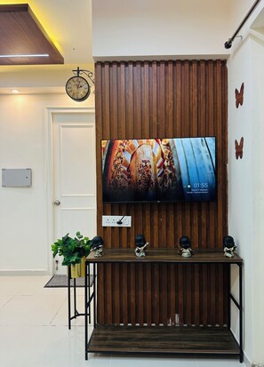 Interior - Cozy luxurious 1bhk apartment in Noida with WiFi, AC (Noida)