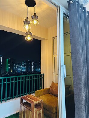 Property grounds - Cozy luxurious 1bhk apartment in Noida with WiFi, AC (Noida)