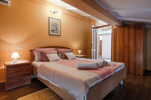 4 Schlafzimmer, Bügeleisen/Bügelbrett, WLAN, Bettwäsche