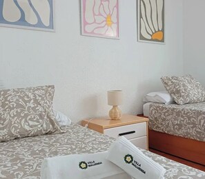 3 habitaciones, tabla de planchar con plancha, wifi y ropa de cama 