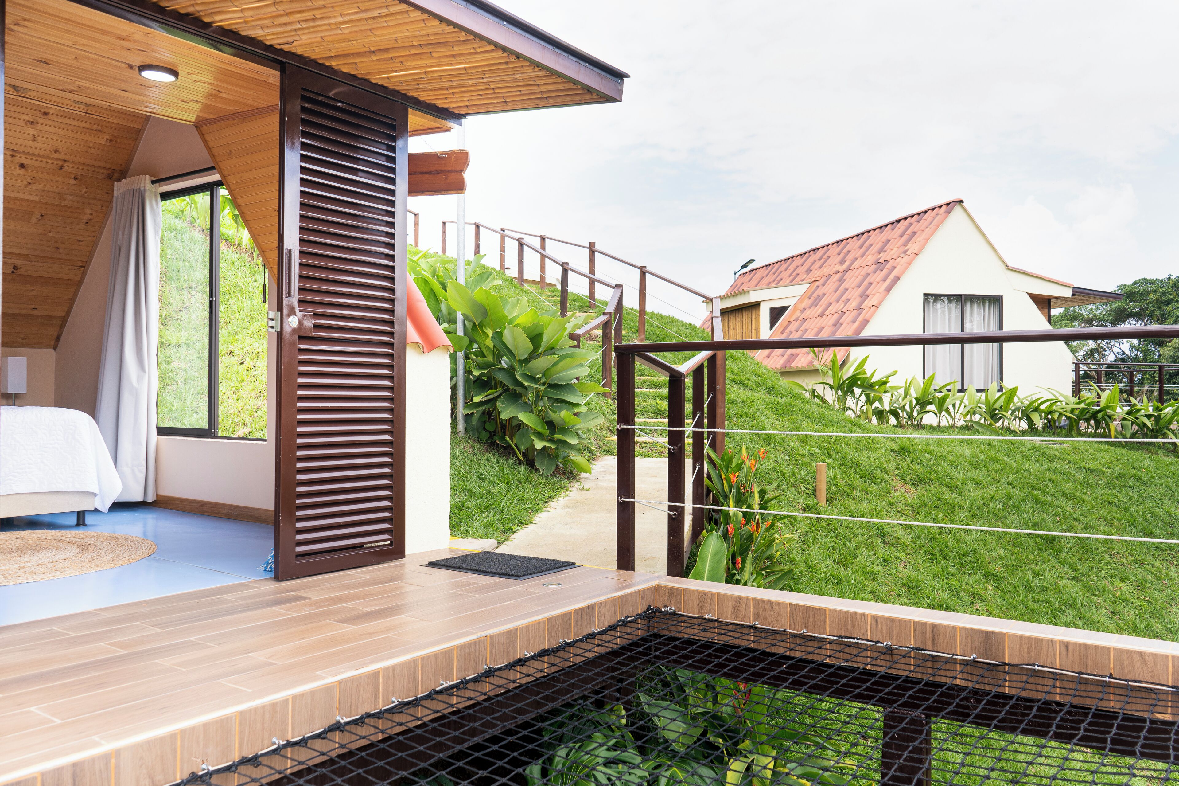 المنشأة من الخارج