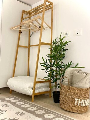 1 habitación, tabla de planchar con plancha, wifi y ropa de cama 