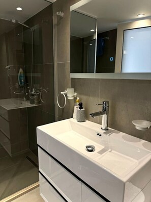 Hair dryer, towels
