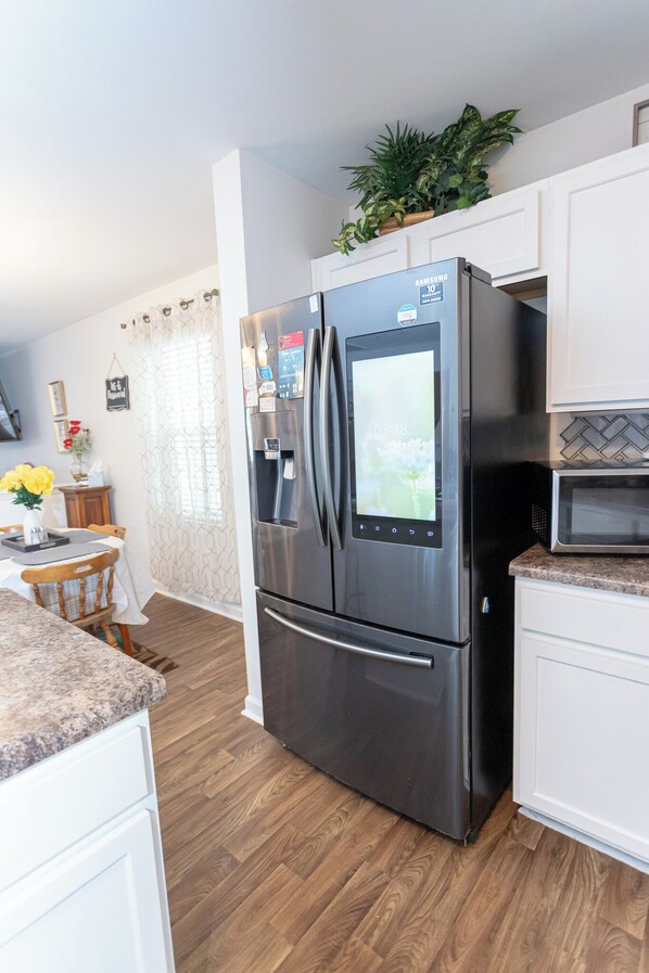 Interior - 4-bdrm/3-ba home with WiFi, fenced yard, AC & washer/dryer. 20 mins to Charlotte (Midland)