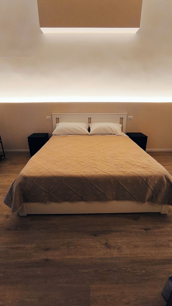 2 slaapkamers, een bureau, wifi, beddengoed