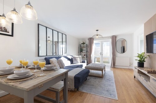 Cosy 2-Bed Apartment in Tivoli