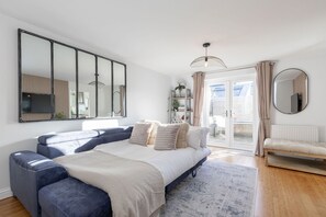 2 bedrooms, iron/ironing board, travel cot, WiFi