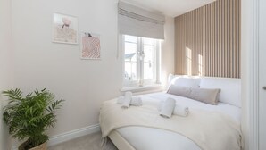 2 多间卧室、熨斗/熨衣板、旅行婴儿床、WiFi