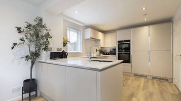 Coffee/tea maker, fridge, microwave, oven