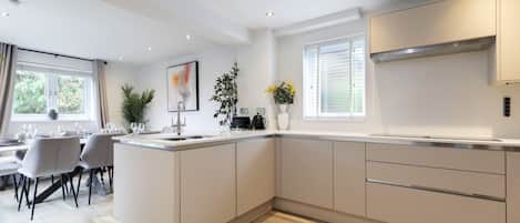 Coffee/tea maker, fridge, microwave, oven