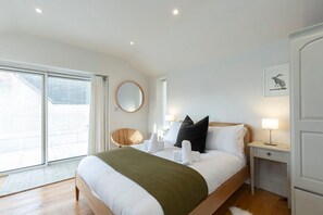 3 bedrooms, iron/ironing board, travel cot, free WiFi