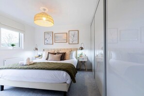 4 bedrooms, iron/ironing board, travel crib, free WiFi