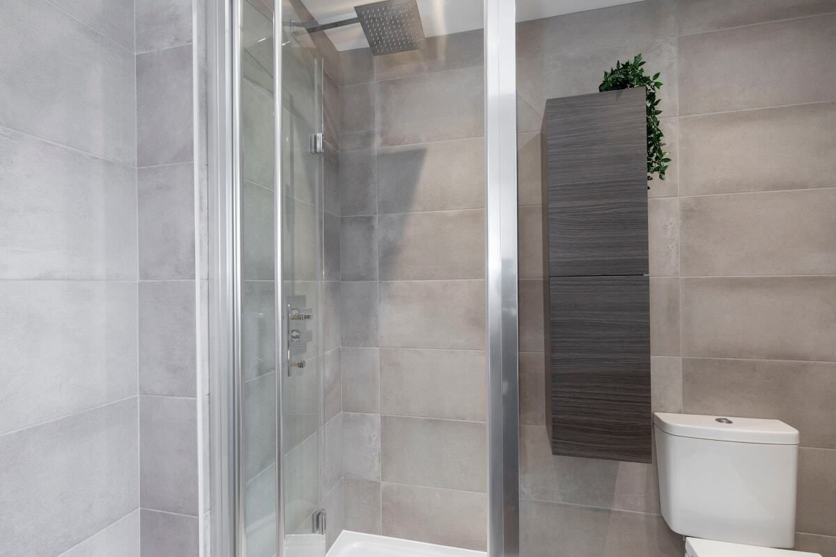En Suite Shower 