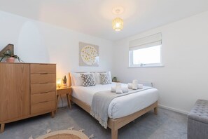 4 habitaciones, tabla de planchar con plancha y cuna de viaje