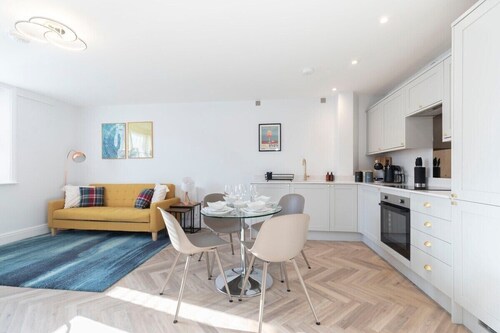Modern Apartment By Historic Gloucester Quays