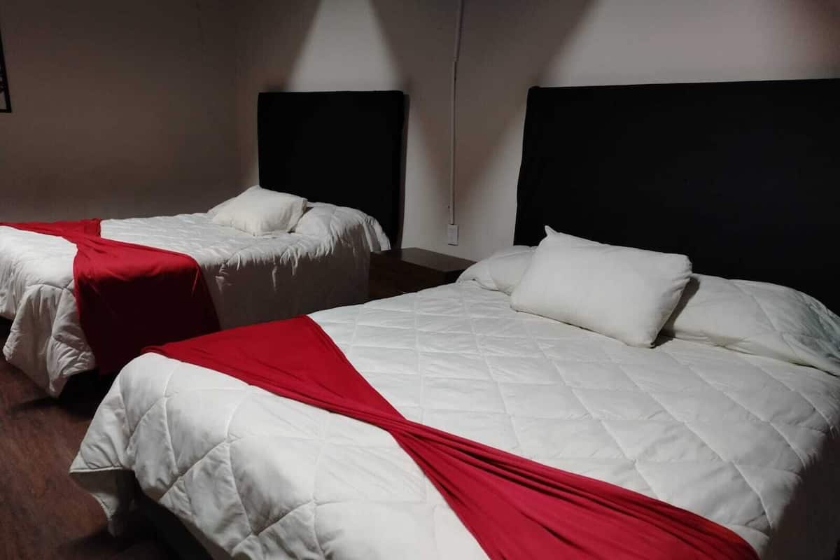 Kamer, meerdere bedden | 1 slaapkamer, gratis wifi