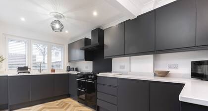 Moderni-Talo-Oma kylpyhuone-Katunäkymä