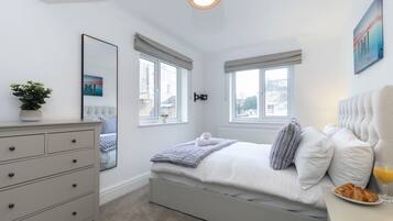 3 slaapkamers, een strijkplank/strijkijzer, reisbedje, gratis wifi