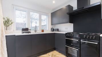 Coffee/tea maker, fridge, microwave, oven