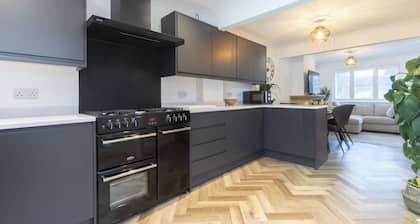 Moderni-Talo-Oma kylpyhuone-Katunäkymä