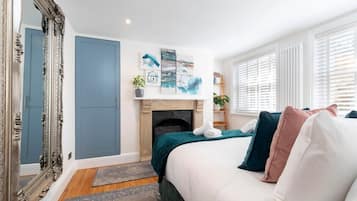 2 bedrooms, iron/ironing board, travel crib, free WiFi