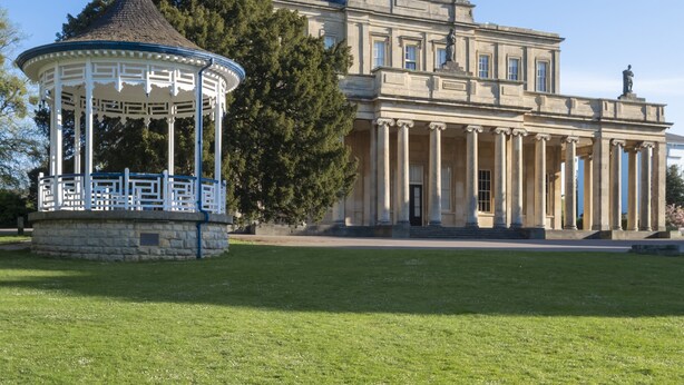 A large building with a dome and columns, a gazebo, and a well-maintained lawn. - Tranquil Home on Leckhampton Hill with EV Charger (Charlton Kings)