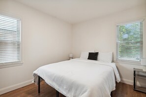 2 chambres, fer et planche à repasser, Wi-Fi, draps fournis