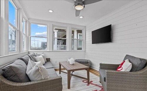Normandy Beach Getaway! Spacious 2-Family Home. Perfect for Families & Friends