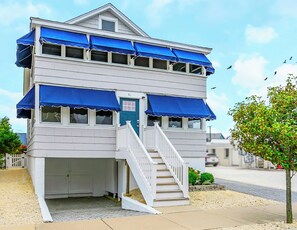 Exterior - Normandy Beach Getaway! Spacious 2-Family Home. Perfect for Families & Friends (Lavallette)