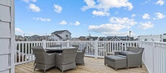 Normandy Beach Getaway! Spacious 2-Family Home. Perfect for Families & Friends
